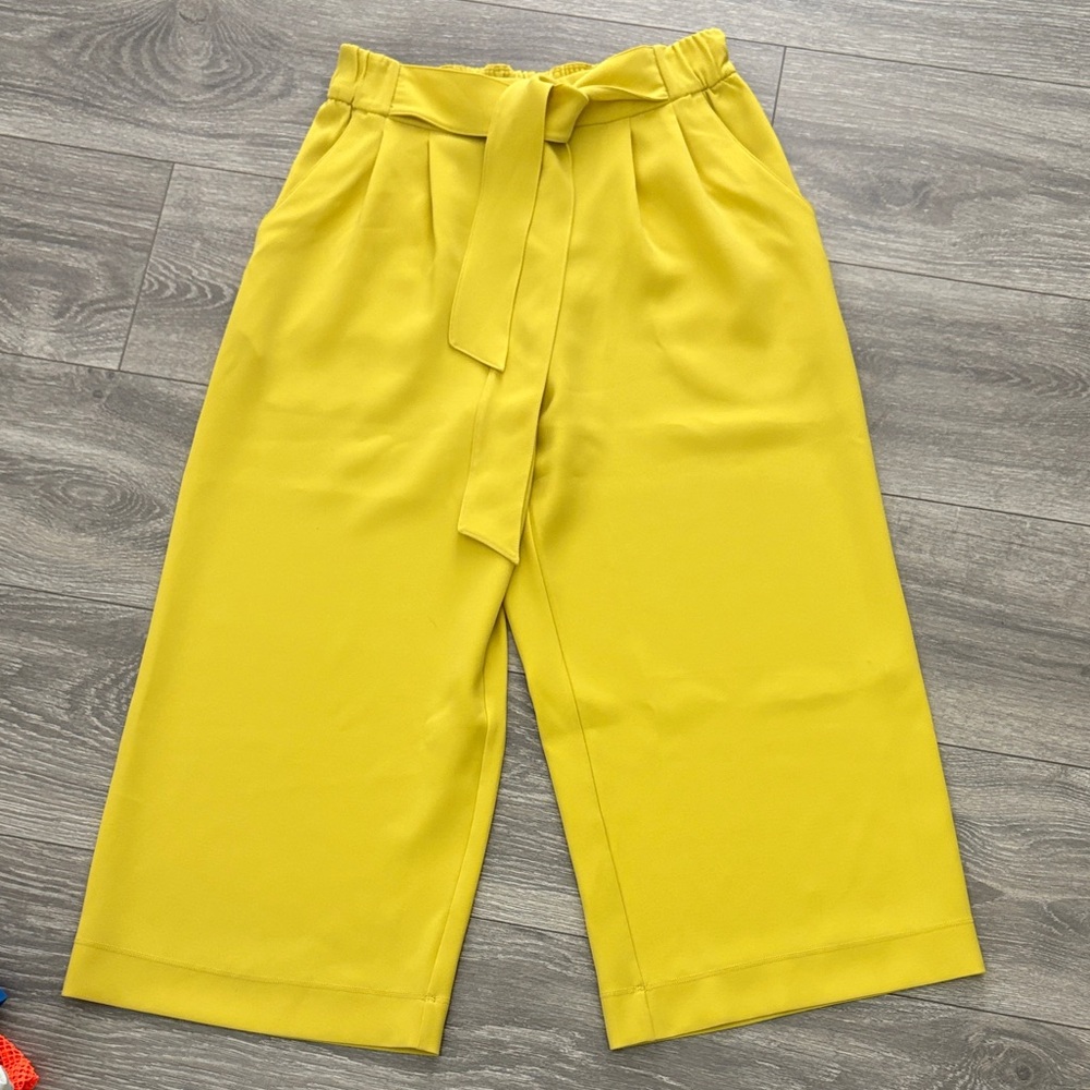 Lululemon Noir Crop Silverscreen  Yellow Women's Wide-Leg Pants 6